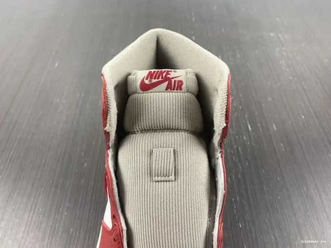Cheap Kickmax High 1 (W) OG Chenille Newstalgia DJ4891-061 Jordan 0605